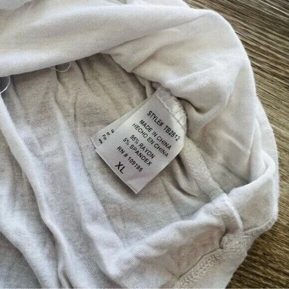 Love J. Women's White Ruffle Sleeve Graphic Blouse Size XL - Picture 8 of 8